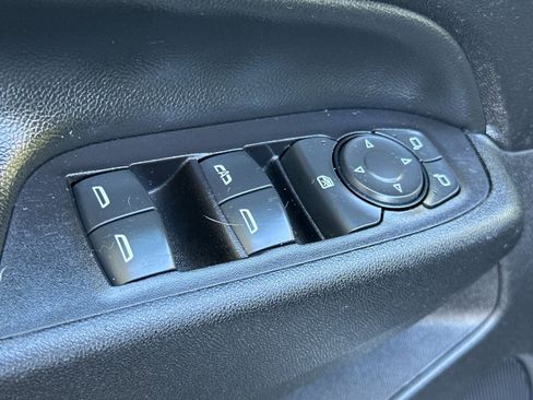 Used 2019 Chevrolet Equinox LT image 12