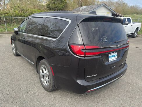 Used 2023 Chrysler Pacifica Limited image 15
