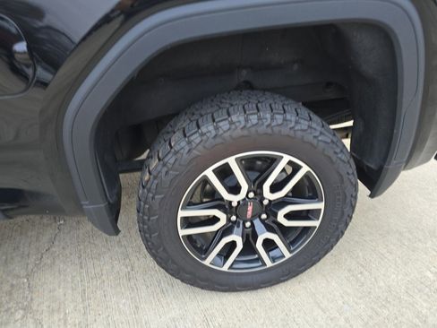 Used 2025 GMC Sierra 1500 AT4 w/ Technology Package image 7