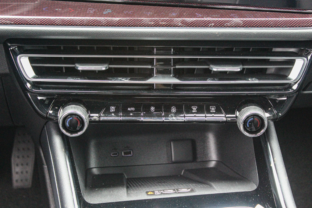 New 2026 Chevrolet Traverse RS w/ LPO, Floor Liner Package FWD image 18