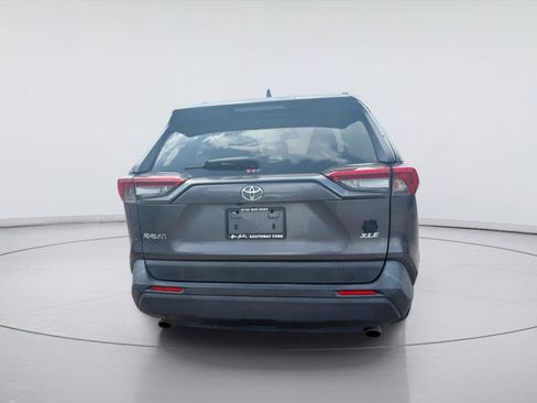 Used 2020 Toyota RAV4 XLE w/ Convenience Package FWD image 4