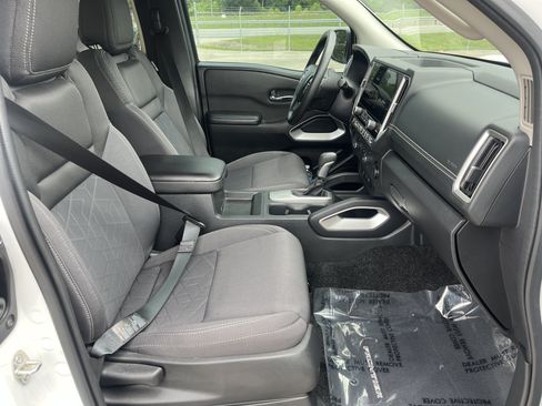 Used 2025 Nissan Frontier SV RWD image 16