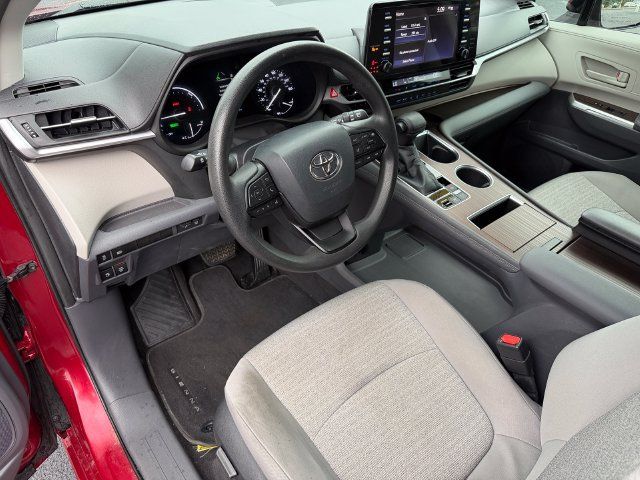 Certified 2022 Toyota Sienna LE FWD image 13