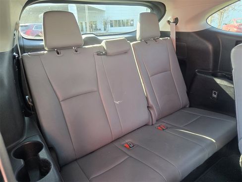 Used 2022 Toyota Highlander XLE image 25