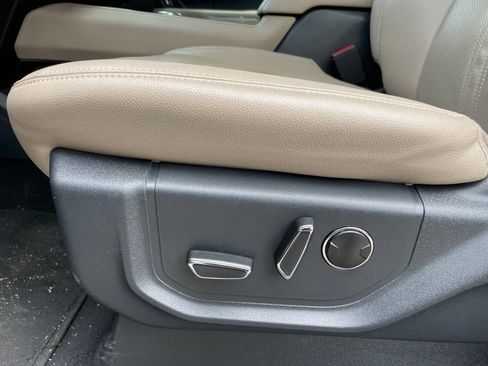 Used 2024 Ford Expedition Limited RWD image 12