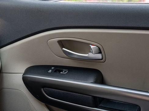 Used 2019 Kia Sedona L FWD image 23
