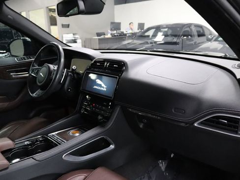 Used 2017 Jaguar F-PACE S image 25