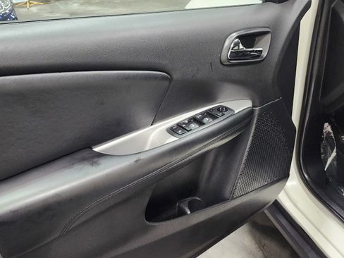 Used 2019 Dodge Journey SE w/ Connectivity Group image 17