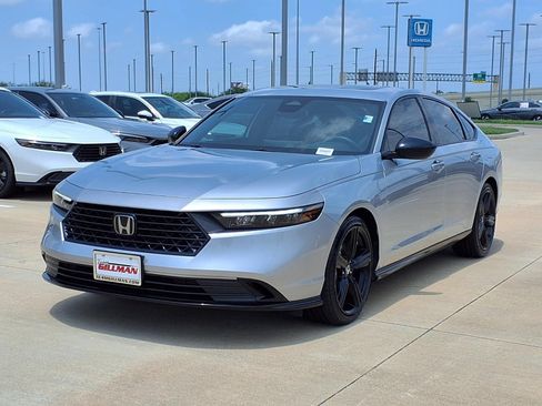 Used 2025 Honda Accord Sport image 4