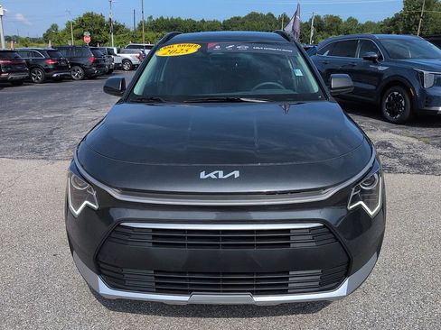 Used 2025 Kia Niro LX FWD image 3