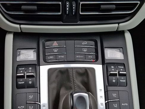 Certified 2021 Porsche Macan Turbo AWD/4WD image 19