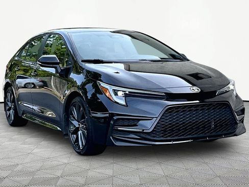 Certified 2025 Toyota Corolla SE FWD image 3