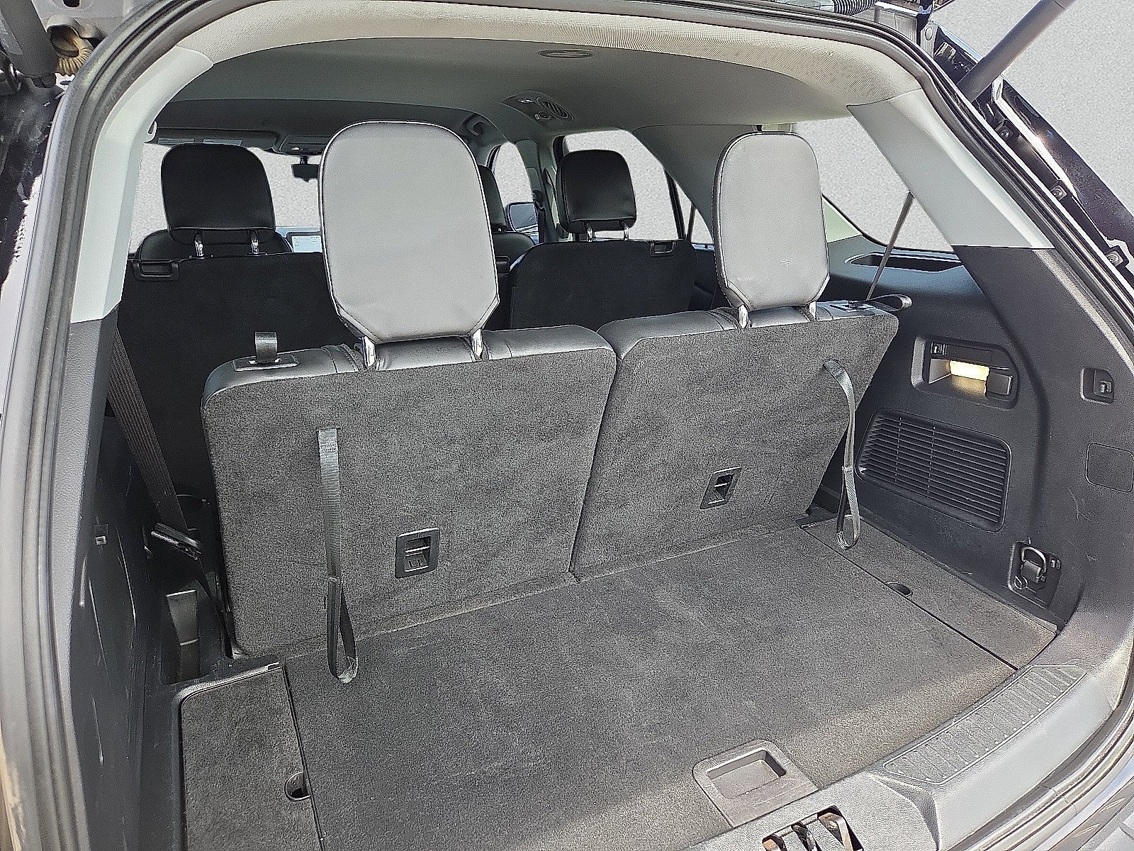 Used 2022 Ford Explorer XLT w/ Equipment Group 202A AWD/4WD image 9