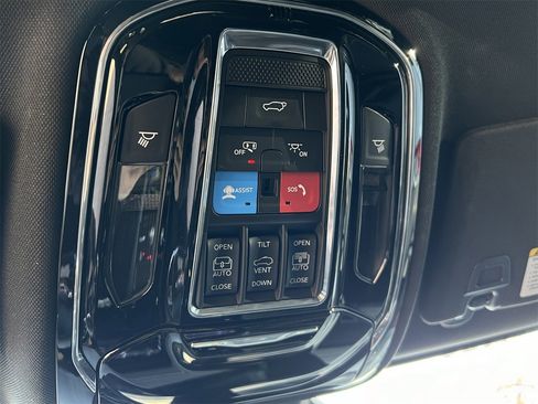 Used 2023 Jeep Grand Cherokee Overland w/ Luxury Tech Group IV image 25