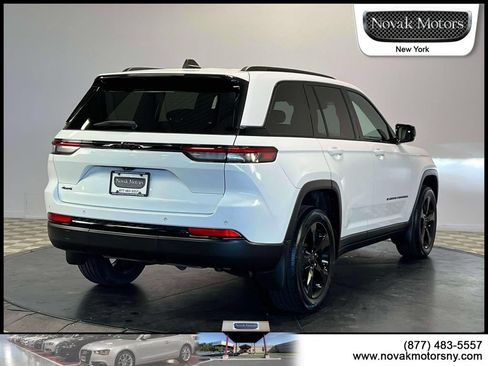 Used 2023 Jeep Grand Cherokee Altitude AWD/4WD image 8