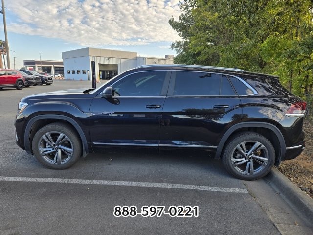 Used 2024 Volkswagen Atlas Cross Sport SEL R-Line AWD/4WD image 2