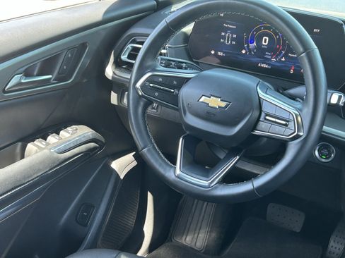 Certified 2025 Chevrolet Traverse LT FWD image 17