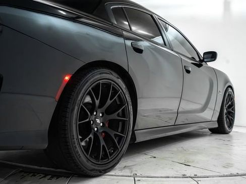 Used 2019 Dodge Charger Scat Pack w/ Dynamics Package RWD image 11