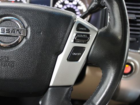 Used 2017 Nissan Titan SL w/ SL Towing Convenience Package RWD image 13