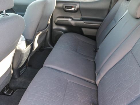 Used 2017 Toyota Tacoma TRD Sport image 19