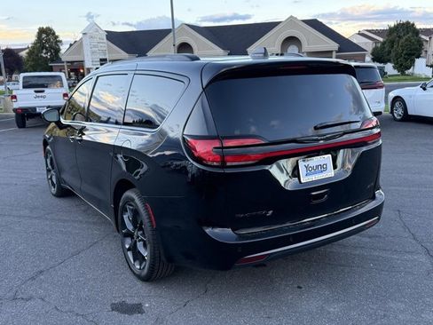 New 2026 Chrysler Pacifica Select w/ S Appearance Package image 8