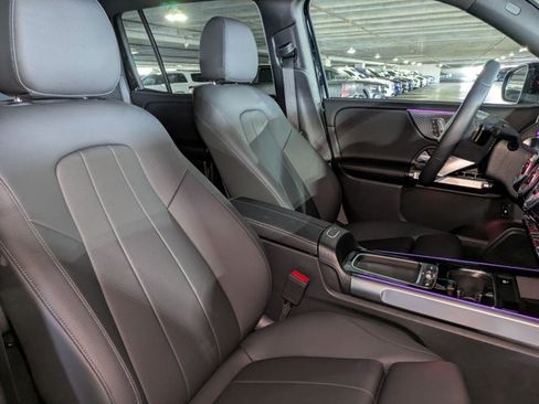 Used 2025 Mercedes-Benz GLB 250 image 22