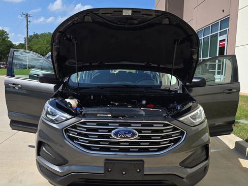 Used 2019 Ford Edge SE FWD image 13