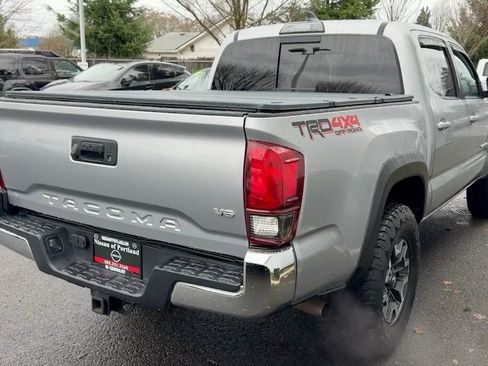 Used 2019 Toyota Tacoma TRD Off-Road image 8