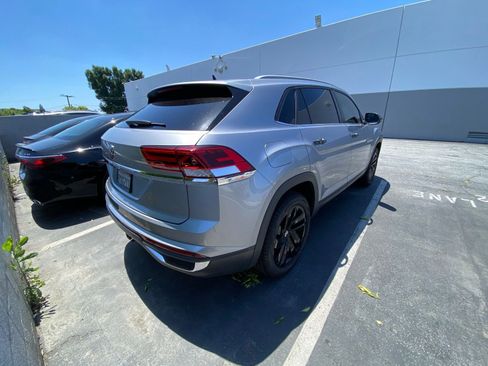 Used 2022 Volkswagen Atlas Cross Sport SE FWD image 3