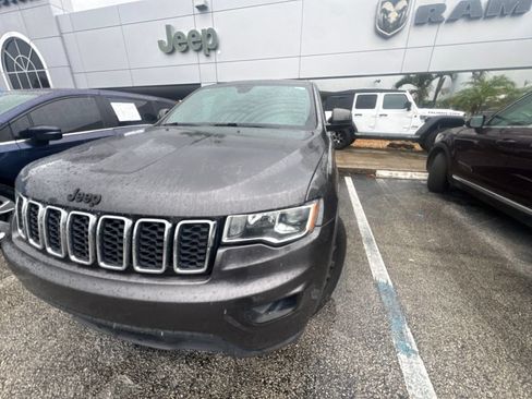 Used 2018 Jeep Grand Cherokee Laredo RWD image 2