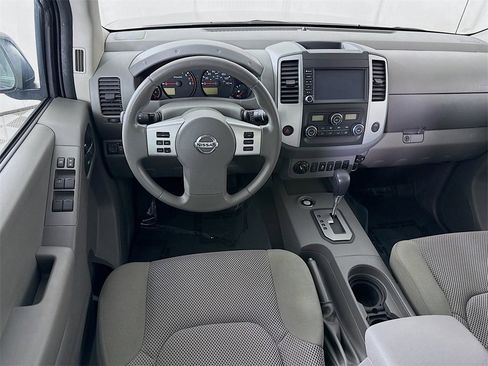 Certified 2020 Nissan Frontier SV w/ Midnight Edition Floor Mats image 4