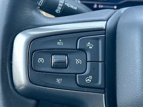Used 2022 Chevrolet Tahoe Z71 w/ Luxury Package AWD/4WD image 24