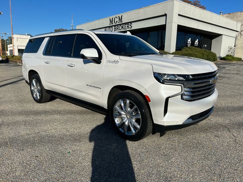 Used 2021 Chevrolet Suburban High Country w/ Premium Package image 22