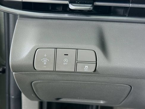 Certified 2025 Hyundai Elantra SE FWD image 18