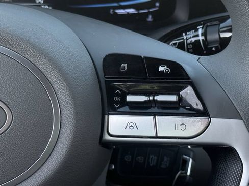 Used 2025 Hyundai Elantra SE FWD image 13