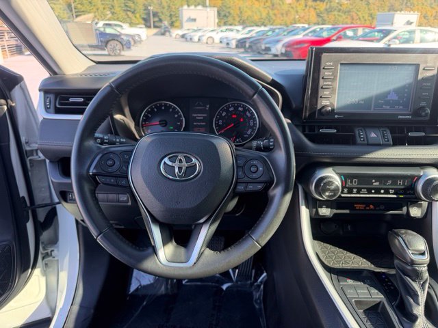 Used 2020 Toyota RAV4 XLE Premium FWD image 14