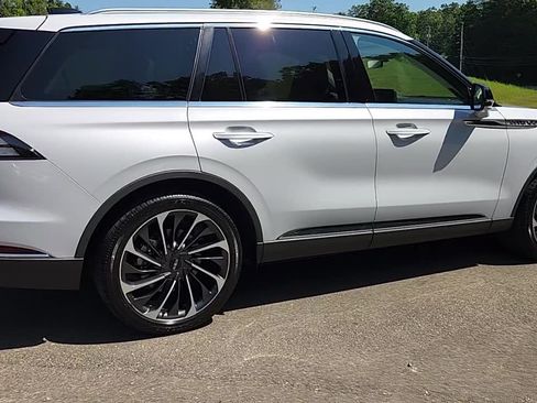 Used 2025 Lincoln Aviator Reserve w/ Luxury Package RWD image 7