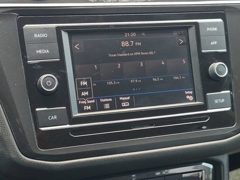 Used 2018 Volkswagen Tiguan S FWD image 17
