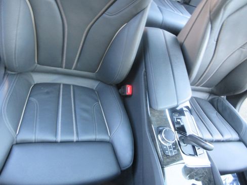 Used 2023 BMW 540i w/ M Sport Package image 31