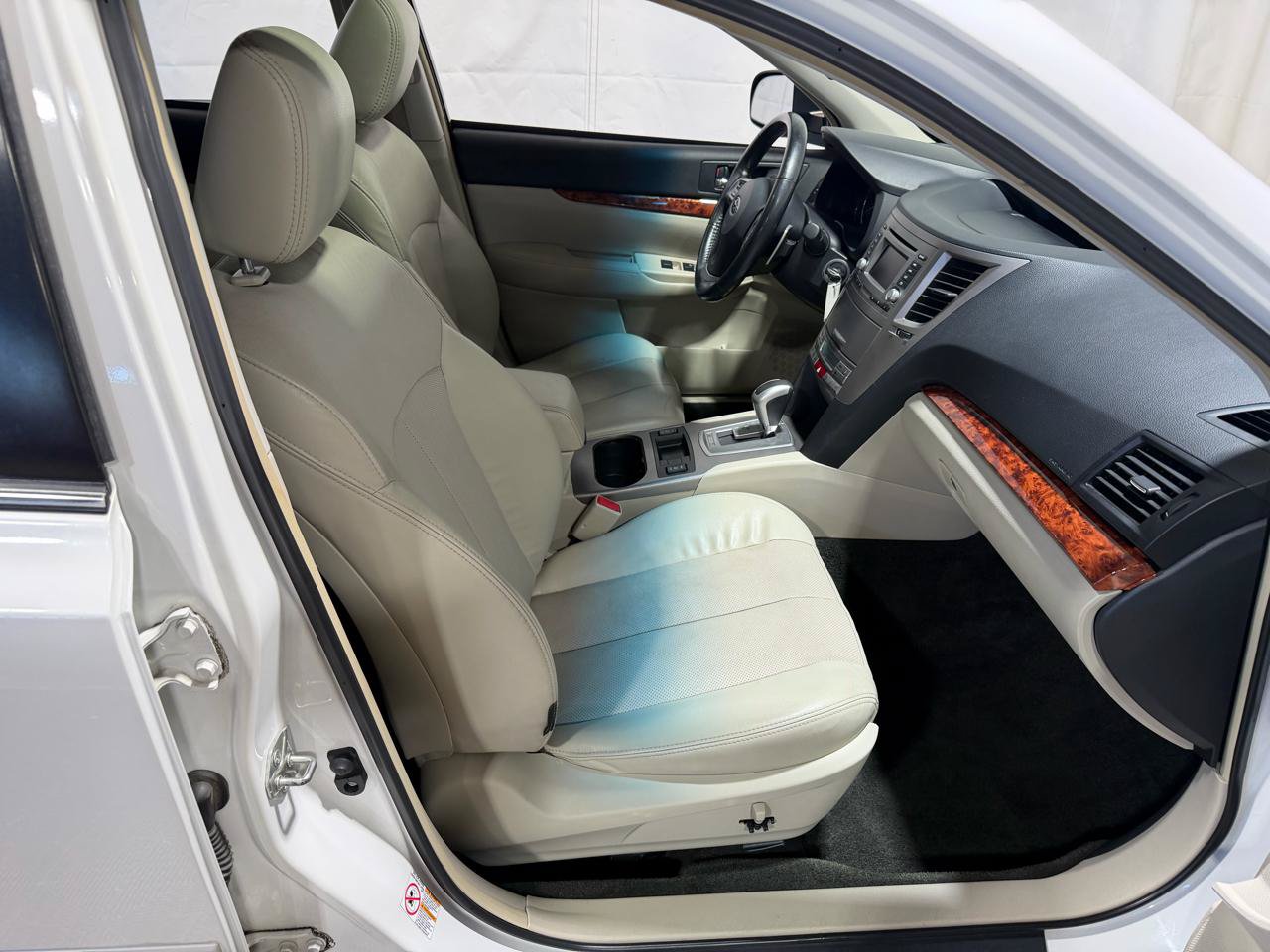 Used 2012 Subaru Outback 2.5i Limited w/ Moonroof Pkg AWD/4WD image 12