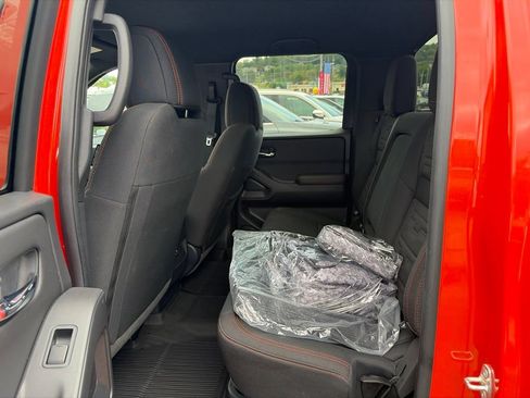 Certified 2025 Nissan Frontier PRO-4X AWD/4WD image 13