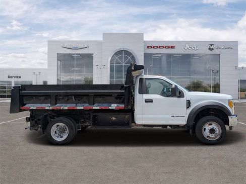 Used 2017 Ford F550 2WD Regular Cab Super Duty image 2