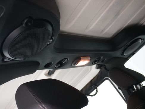 Used 2014 Jeep Wrangler Unlimited Sahara w/ Connectivity Group AWD/4WD image 14