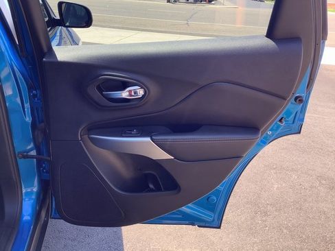 Used 2021 Jeep Cherokee Latitude Lux 80th Anniv w/ Quick Order Package 26U 80TH image 36