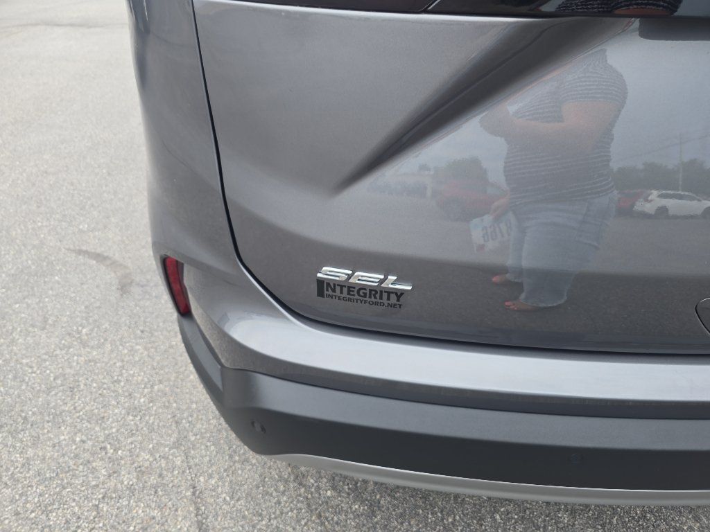 Used 2024 Ford Edge SEL w/ Convenience Package AWD/4WD image 11