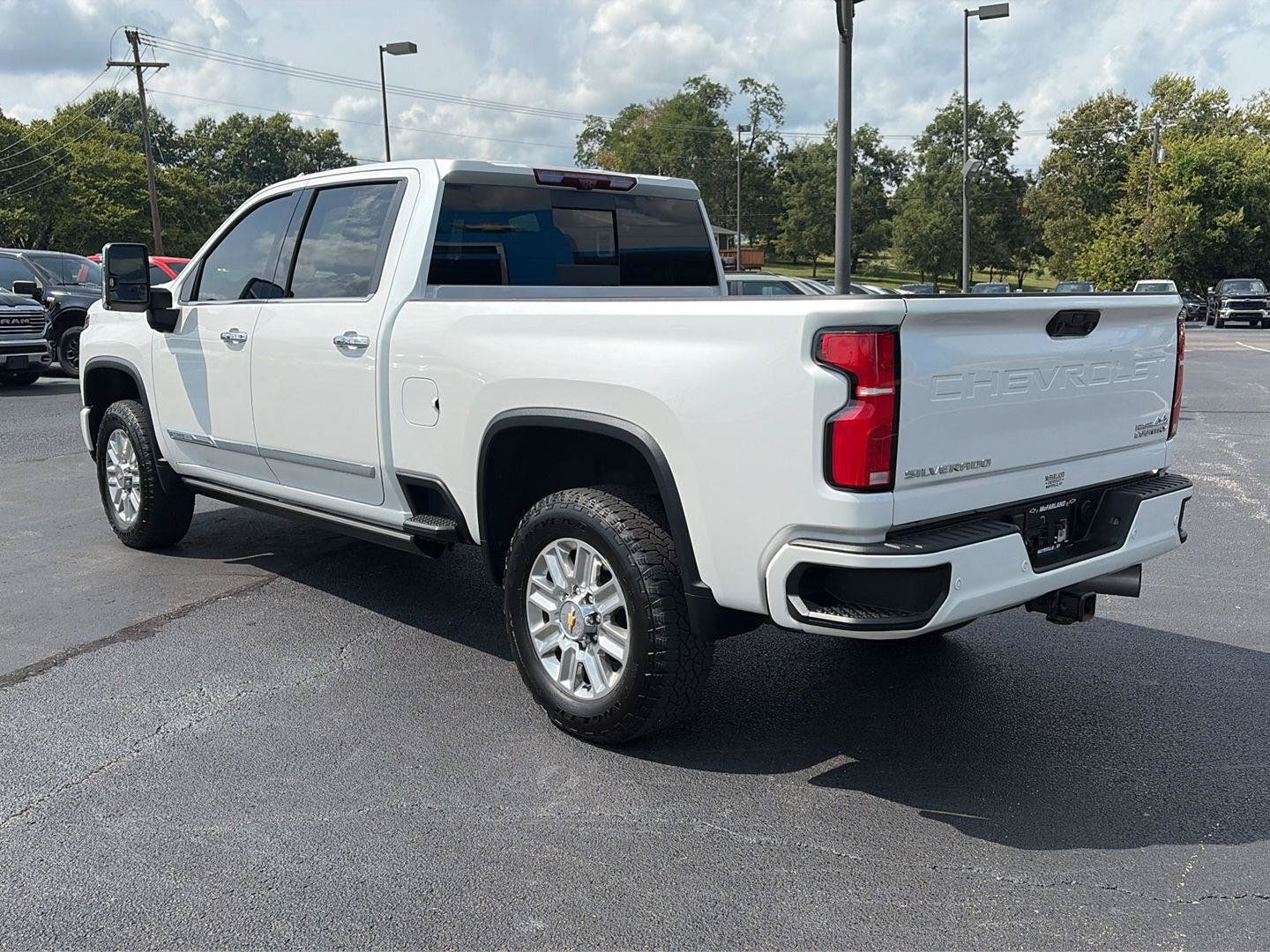 Used 2025 Chevrolet Silverado 2500 High Country w/ Technology Package AWD/4WD image 3