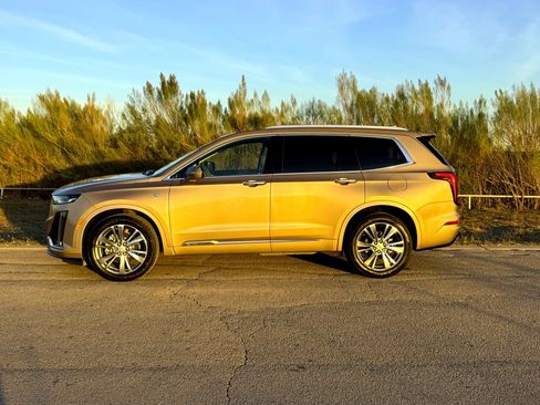 Used 2023 Cadillac XT6 Premium Luxury image 10