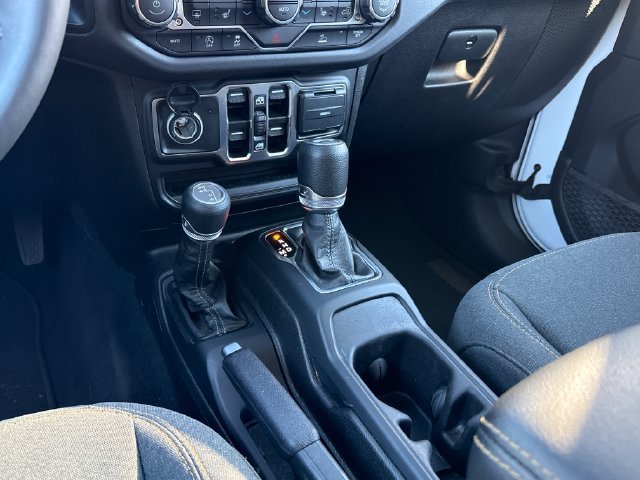 Used 2025 Jeep Wrangler Unlimited Sahara AWD/4WD image 11