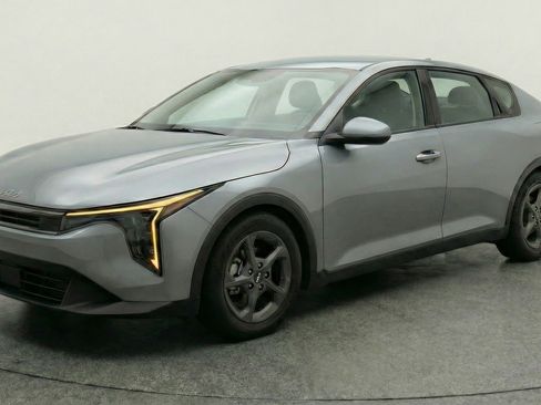 Used 2025 Kia K4 LXS image 3