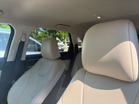 Used 2021 Ford Edge Titanium FWD image 25